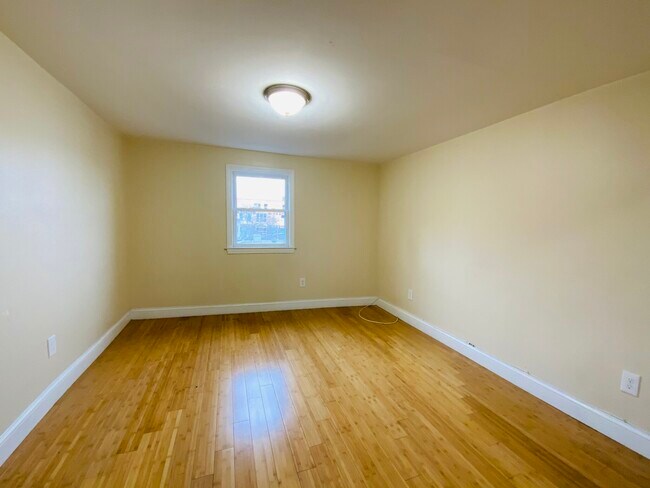 Building Photo - 103 Orleans St