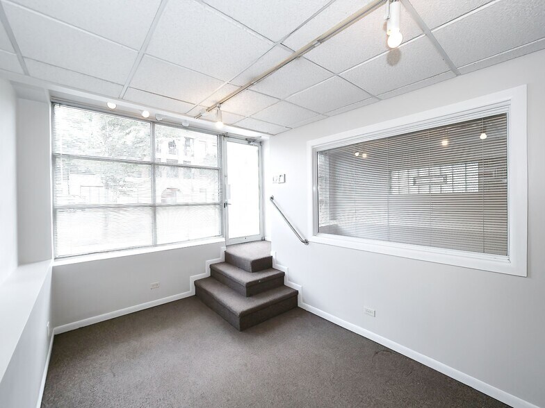 Building Photo - 4344 N Western Ave
