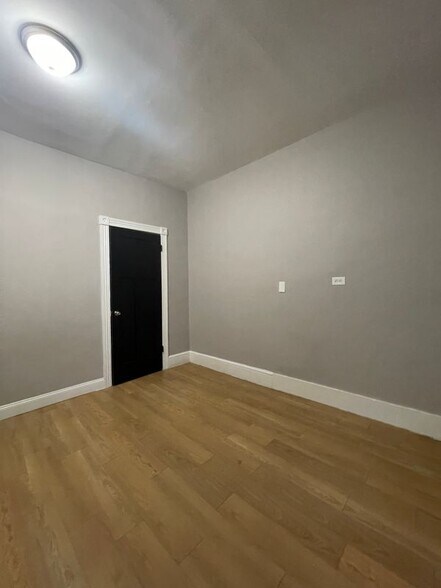 Building Photo - 1335 N 10th St