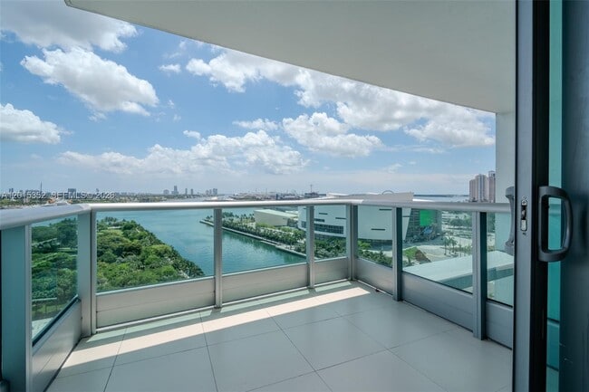 Building Photo - 900 Biscayne Blvd