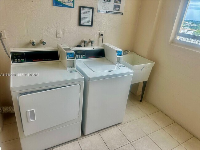 Building Photo - 11111 Biscayne Blvd