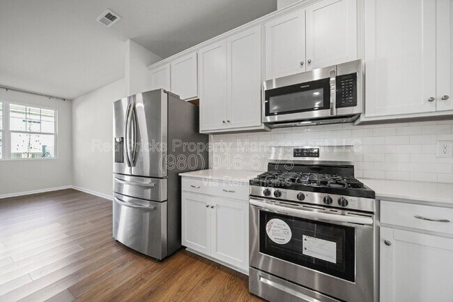 Building Photo - 808 Gable Oak Ln