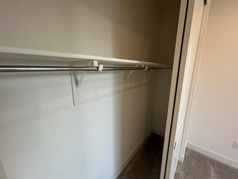 Building Photo - 2121 W Sonoran Desert Dr