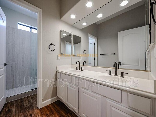 Building Photo - 10033 N 55th Pl