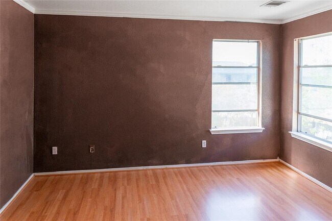 Building Photo - 15224 Sarah's Creek Dr