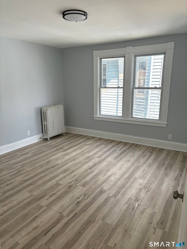 Building Photo - 133 Willow St