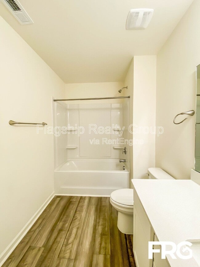Building Photo - 300 Kenison Way