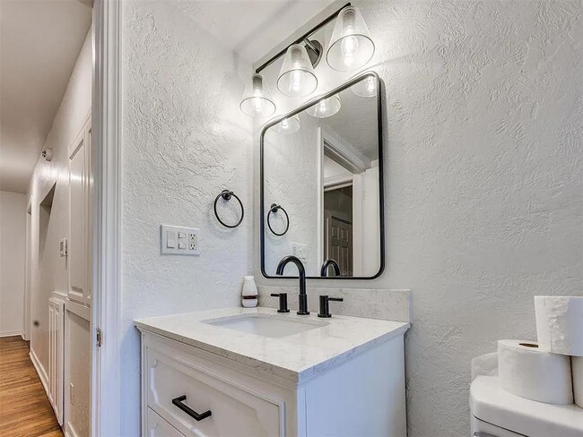 Building Photo - 1017 McFarland St