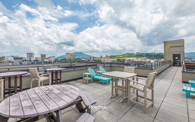 Building Photo - 129 Walnut St