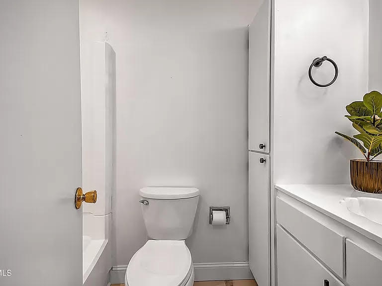 Building Photo - 115 Beechnut St