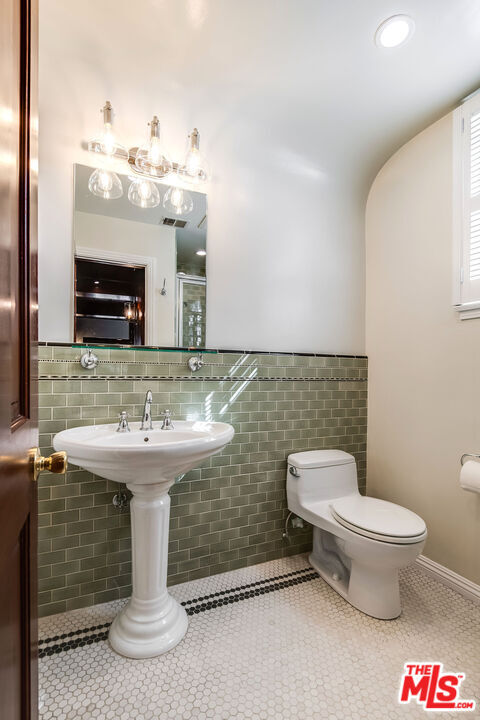 Building Photo - 4649 Sancola Ave