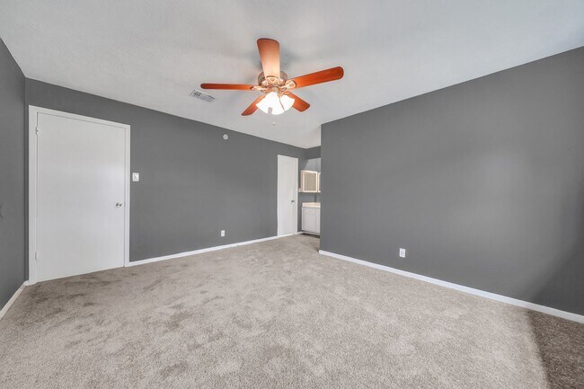 Building Photo - 14830 Keelby Dr