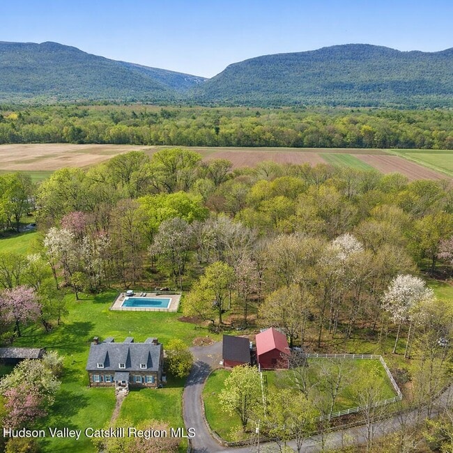 Building Photo - 48 Oak Rd