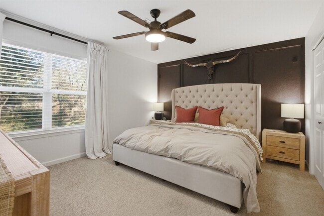 Building Photo - 1004 E Red Cedar Cir