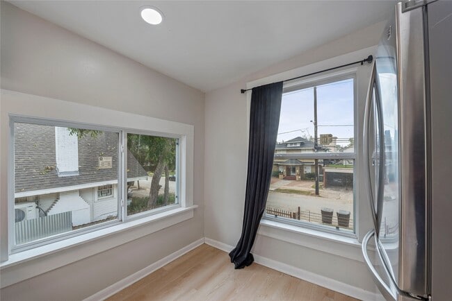 Building Photo - 615 Pacific St