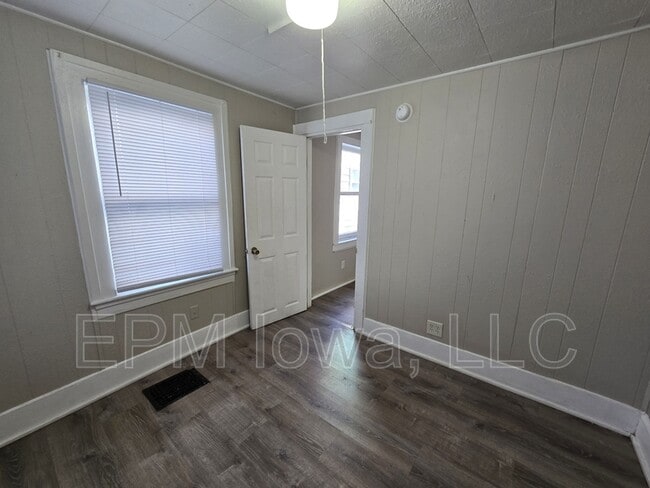 Building Photo - 109 Summit Ave