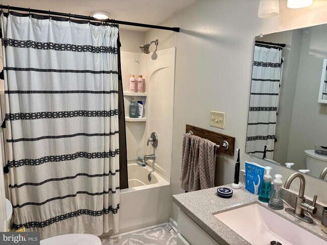 Building Photo - 3 Grape St