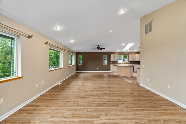 Building Photo - 502 E Ferndale Ave