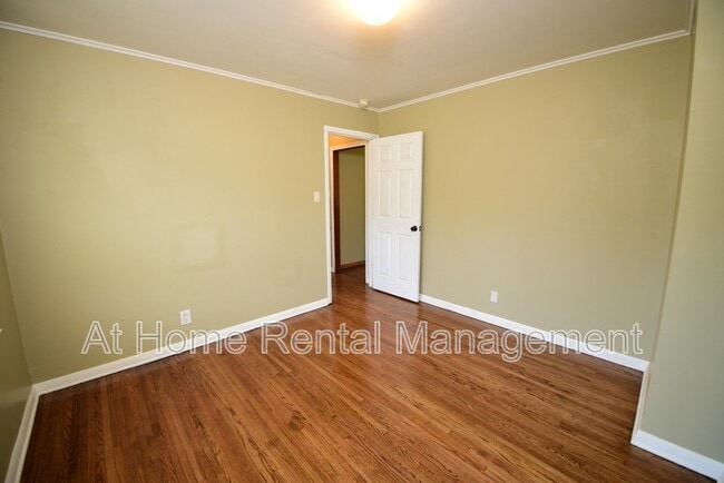 Building Photo - 477 S Norwood Ave