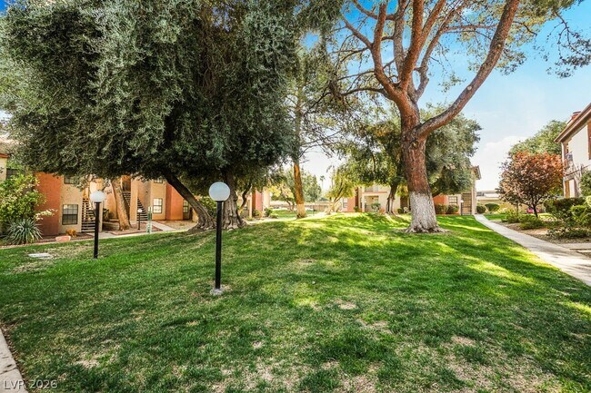 Building Photo - 5576 W Rochelle Ave.