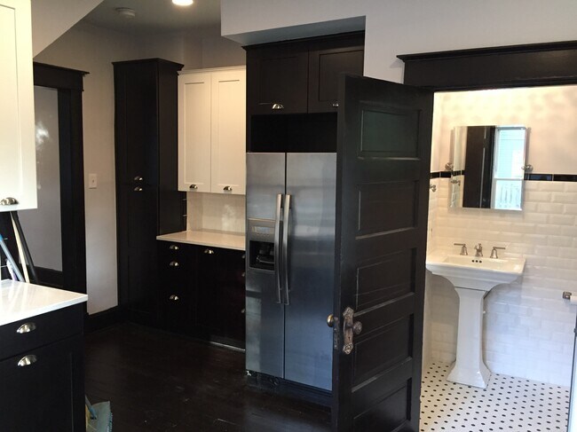 Building Photo - 1603 E Michigan St