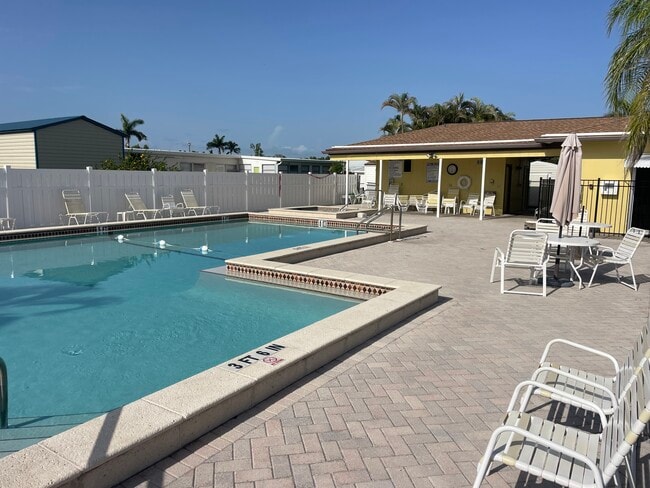 Building Photo - 16300 Pine Ridge Rd