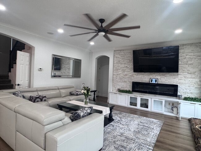 Building Photo - 9521 Shadowrock Way