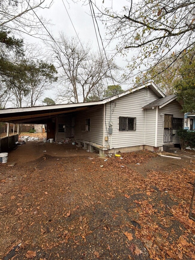 Building Photo - 3026 Bishop Ave