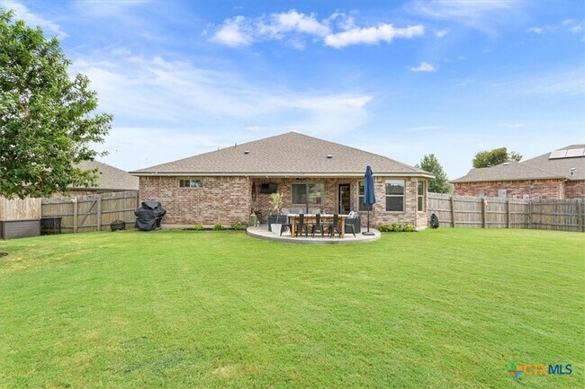 Building Photo - 5102 Dauphin Dr