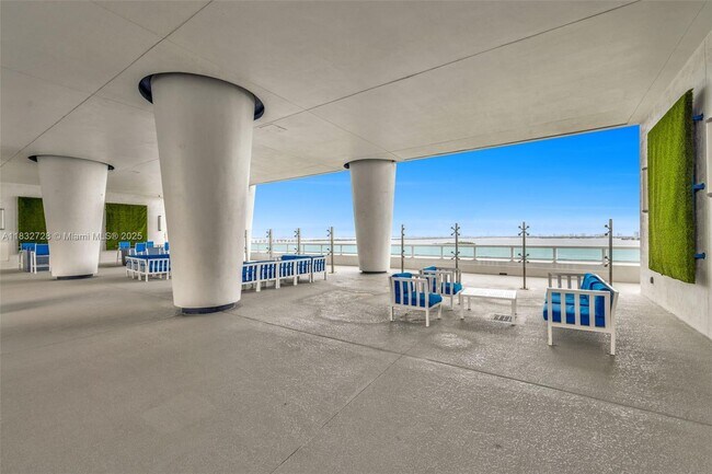 Building Photo - 1800 N Bayshore Dr