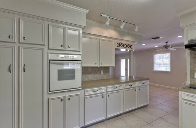 Building Photo - 2011 Stebbins Dr