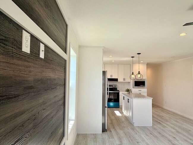 Building Photo - 443 Ranee Loop