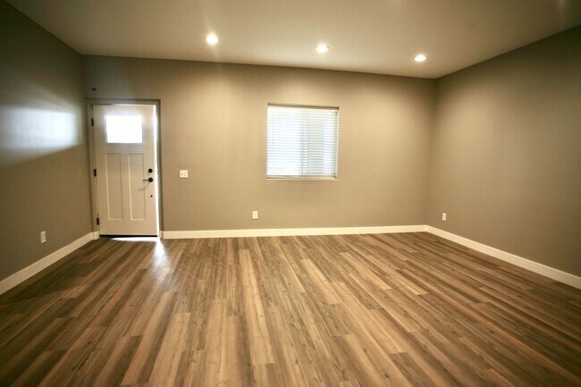 Building Photo - Valle Caballo Ln