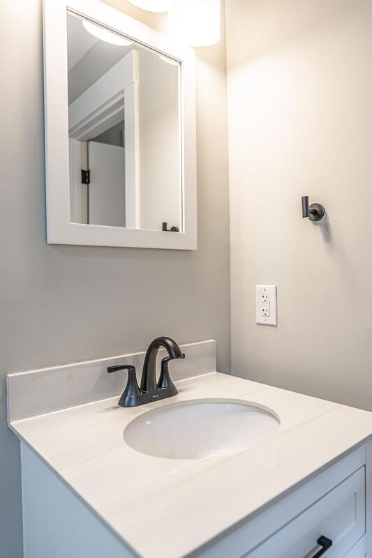 Building Photo - 440 W Maine Ave