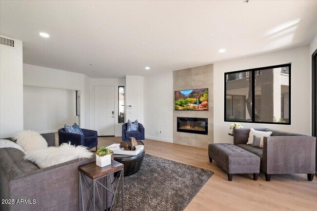 Building Photo - 7700 E Gainey Ranch Rd