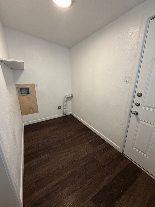Building Photo - 451035
