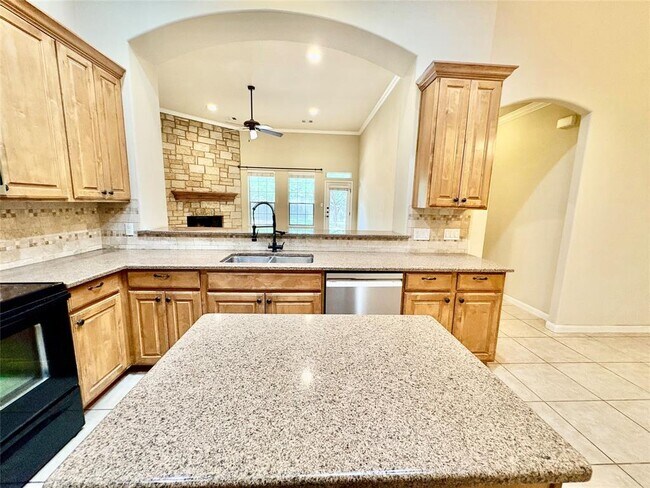 Building Photo - 15210 Falcon Dr