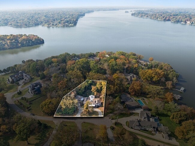 Building Photo - FULLY FURNISHED ISLAND HOME ON OLD HICKORY...