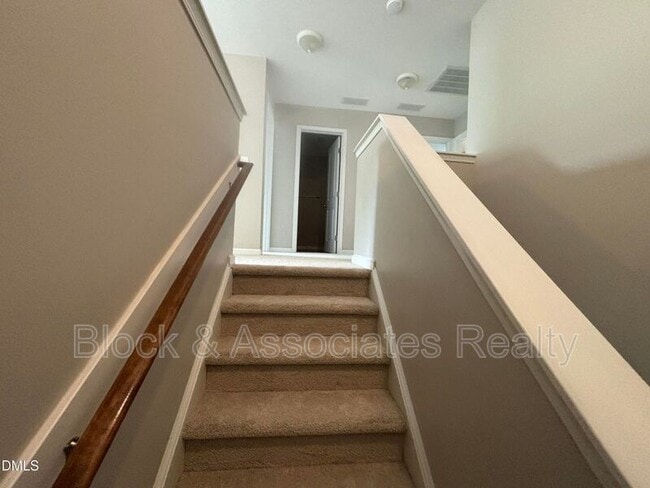 Building Photo - 4 White Spruce Ct