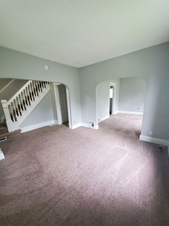 Building Photo - 2 Bedroom 1 Bath House in Moline