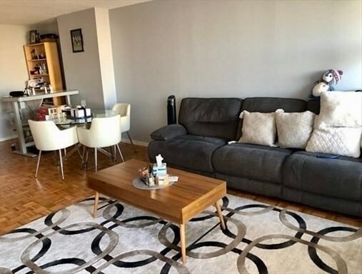 Building Photo - 33 Pond Ave