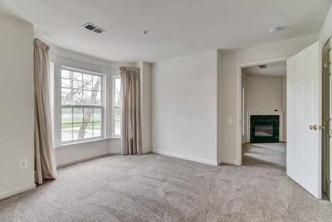 Building Photo - 3 Bed 2 Bath - Germantown Condo - Washer/Dryer In Unit