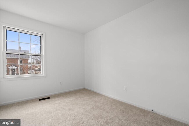 Building Photo - 119 E Main St