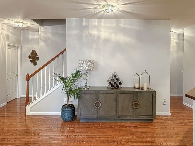 Building Photo - 17 Linkside Ct