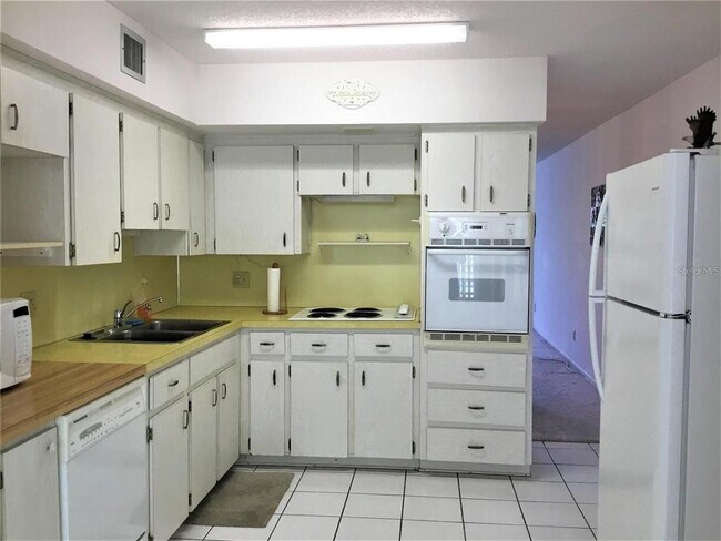 Building Photo - 2359 Finlandia Ln