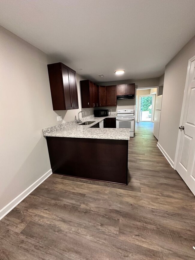 Building Photo - Exclusively Offered By Muse Realty Rentals...