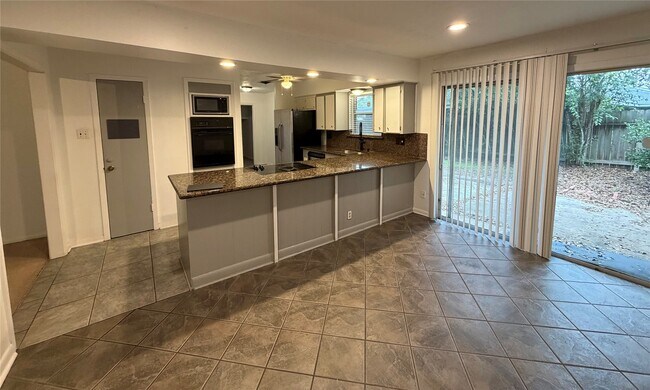 Building Photo - 5422 Spellman Rd