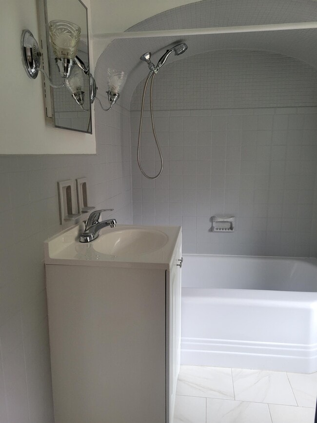 Building Photo - 2436 Laketon Rd