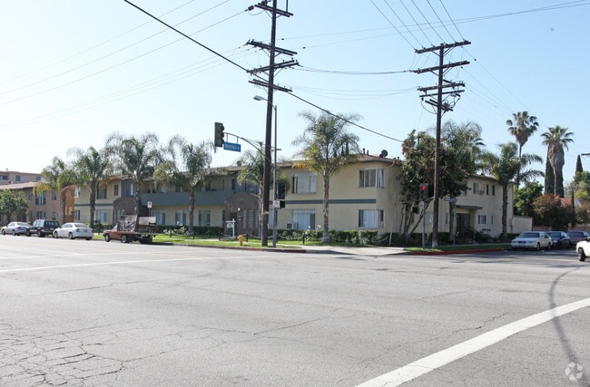 Building Photo - 12656 Burbank