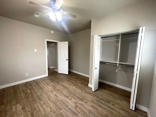 Building Photo - Completely Remodeled Single-Family Home for Rent in Kennewick, WA!